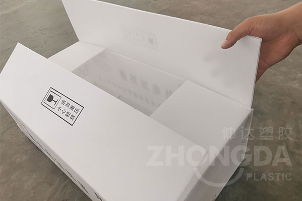 可折疊中空板周轉(zhuǎn)箱的特點(diǎn)是什么？